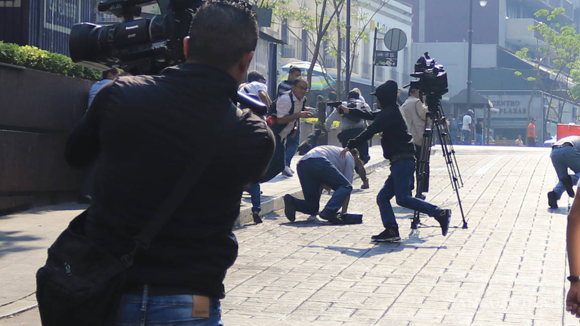 Asesinan a 2 hombres; atentado afuera del Palacio de Gobierno de Morelos