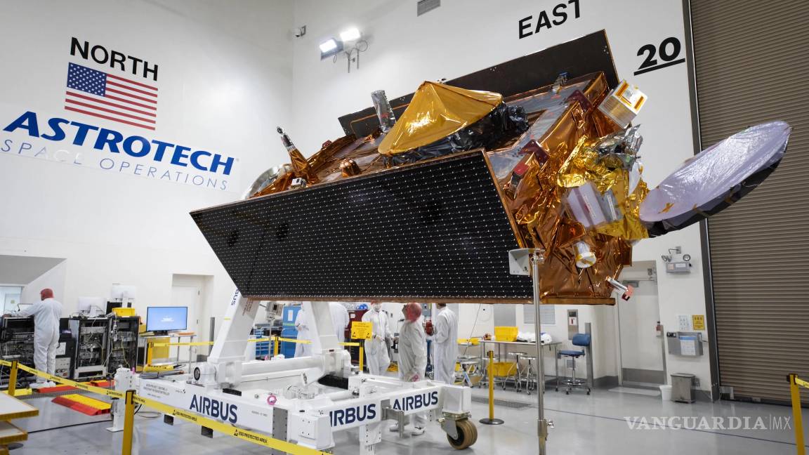 $!La nave espacial Sentinel-6B en las instalaciones de procesamiento de carga útil de Astrotech Space Operations, en la Base de la Fuerza Espacial de Vandenberg.