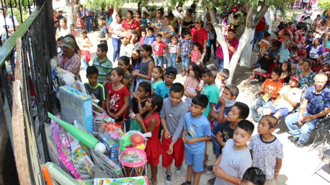 Festejan a niños de Cuatro Ciénegas, Coahuila