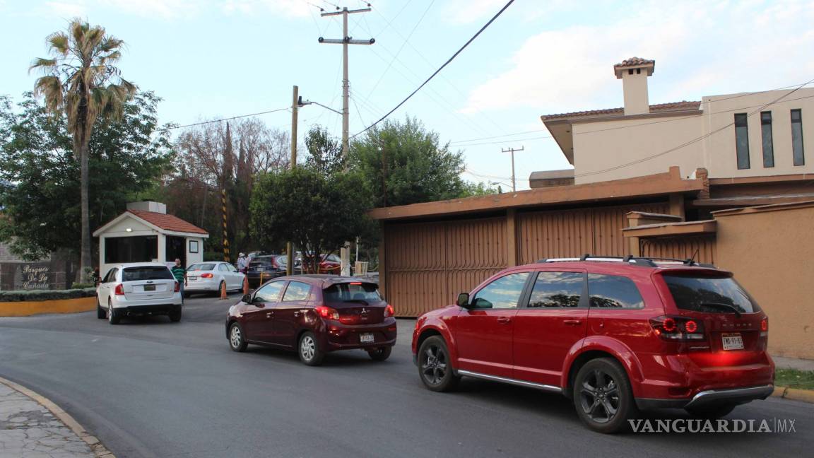 Vecinos de Parques de la Cañada en Saltillo se quejan del descontrol en tráfico