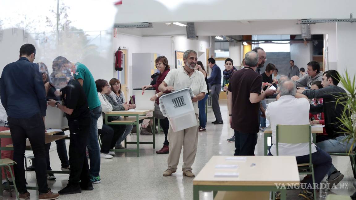 $!Entre altercados, Cataluña sigue votando en un referéndum marcado por irregularidades