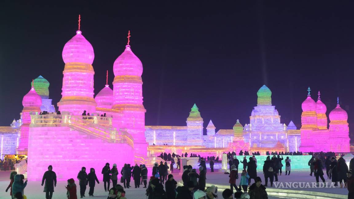 Inauguran el festival de Hielo de Harbin, famoso por sus majestuosas estatuas