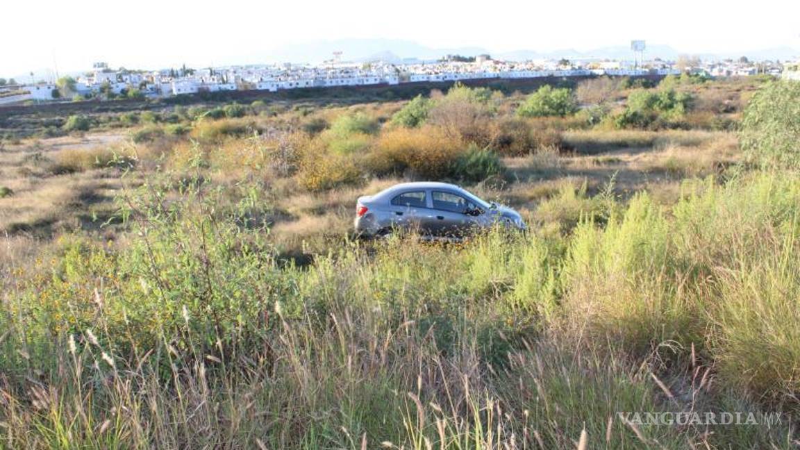 $!El impacto del camión provocó que el vehículo del funcionario girara y quedara en sentido contrario.