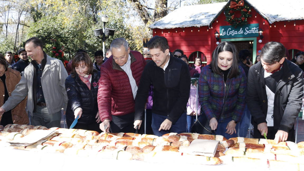 Parten y comparten Rosca de Reyes de 1 kilómetro en la Alameda Zaragoza de Saltillo