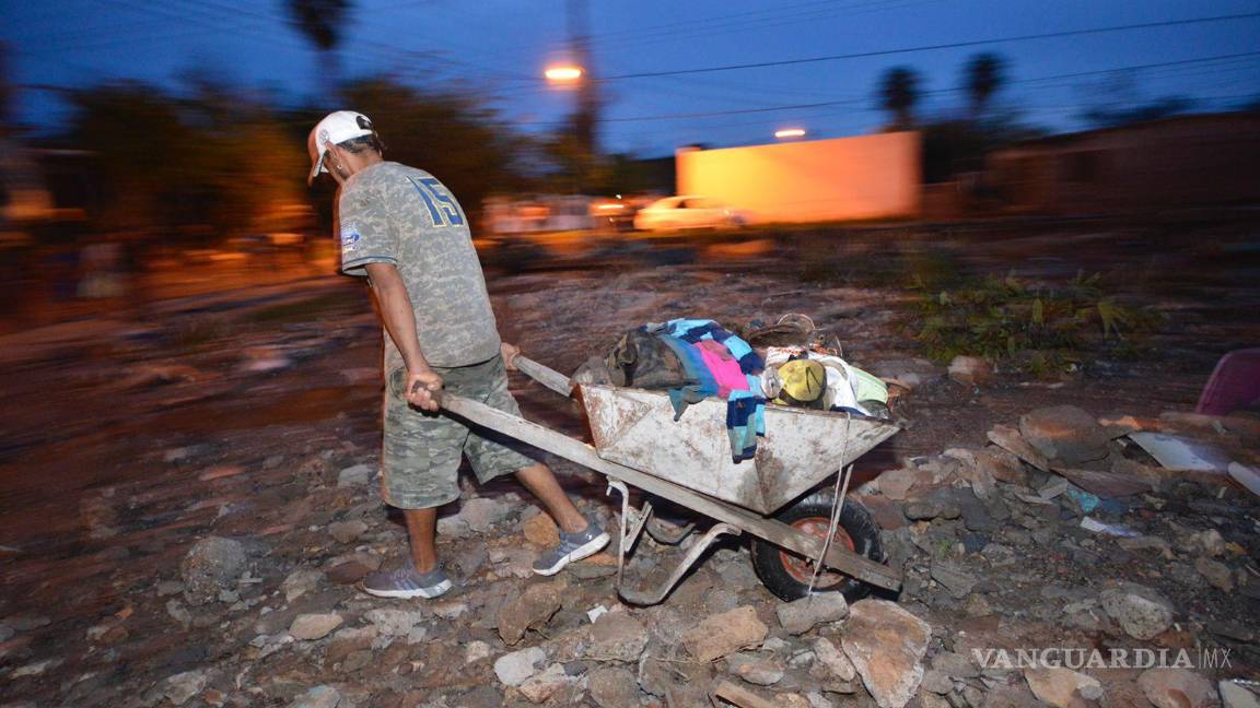 $!Fueron rescatados hasta horas después por personal del Ejército que activó el Plan DN-III-E.