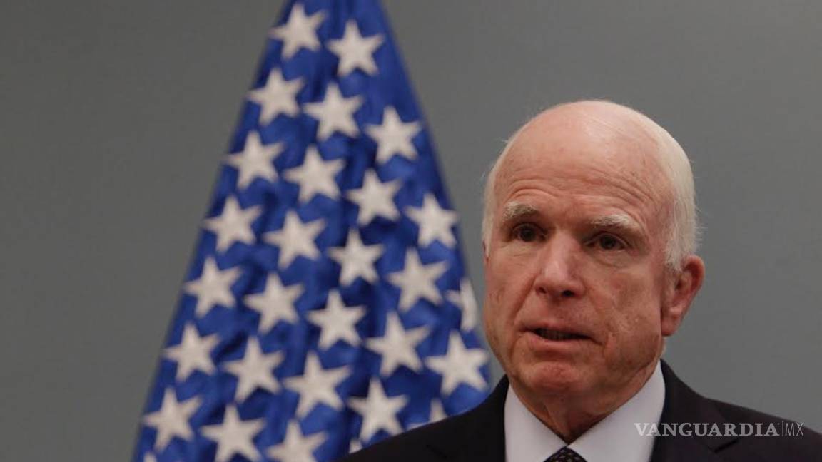 Defiende McCain TLC y advierte de recesión
