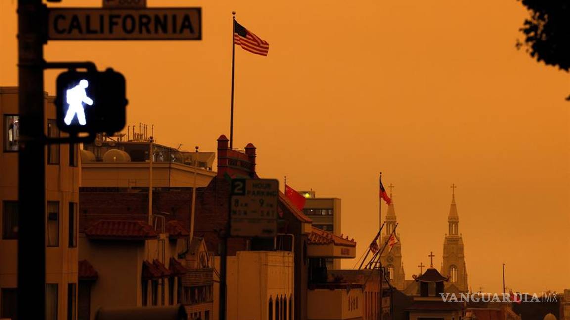 $!Incendios forestales pintan de un color naranja apocalíptico el cielo de San Francisco