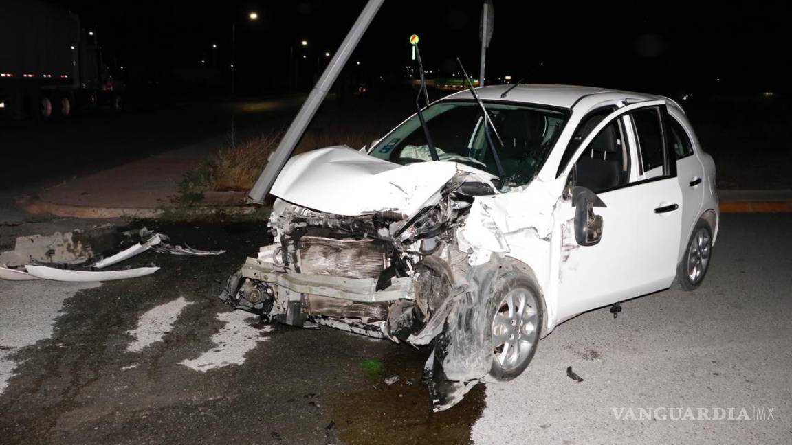 $!Trailero quita derecho de paso y causa accidente