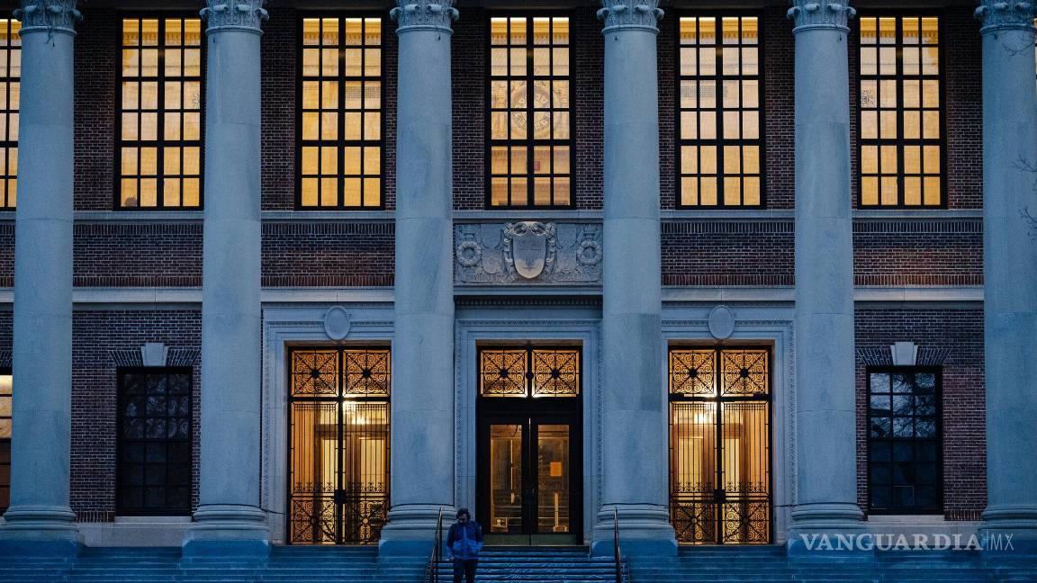 $!La Biblioteca Conmemorativa Harry Elkins Widener de la Universidad de Harvard. La universidad rechazó las exigencias de Trump.