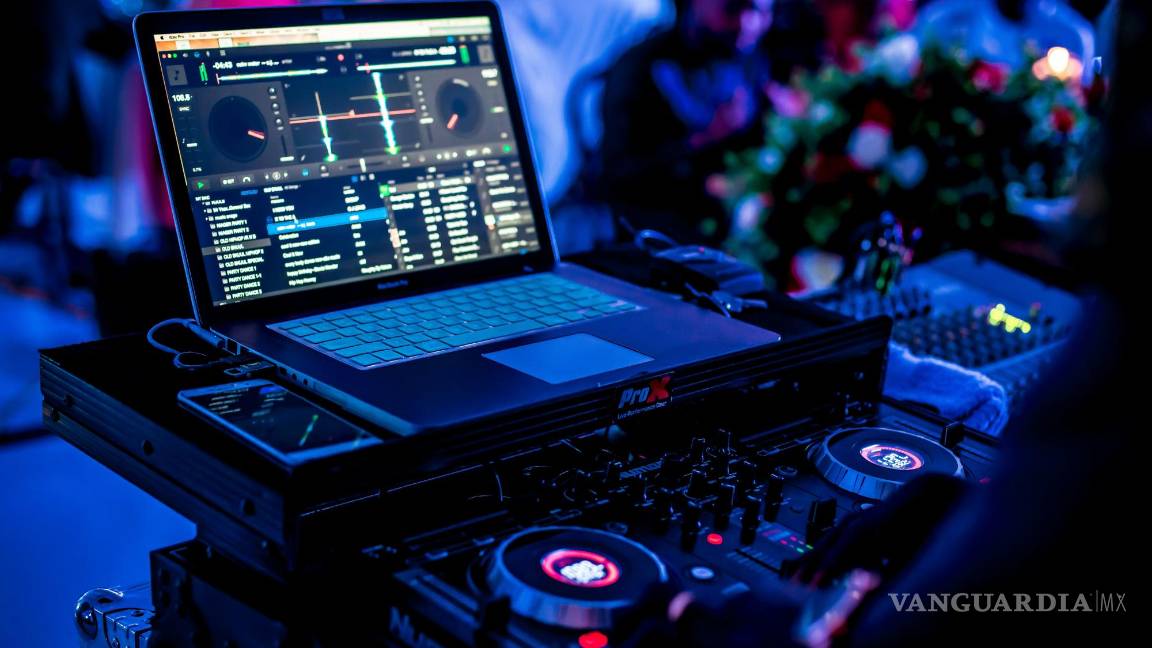 $!Si lo que te interesa es crear voces de artistas con Inteligencia Artificial, debes recurrir a la plataforma FakeYou.