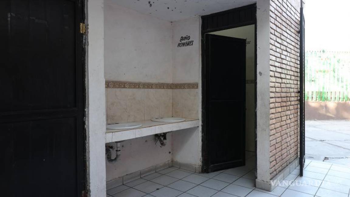 $!En el Parque V. Carranza, los lavabos no cuentan con llaves para lavarse las manos.