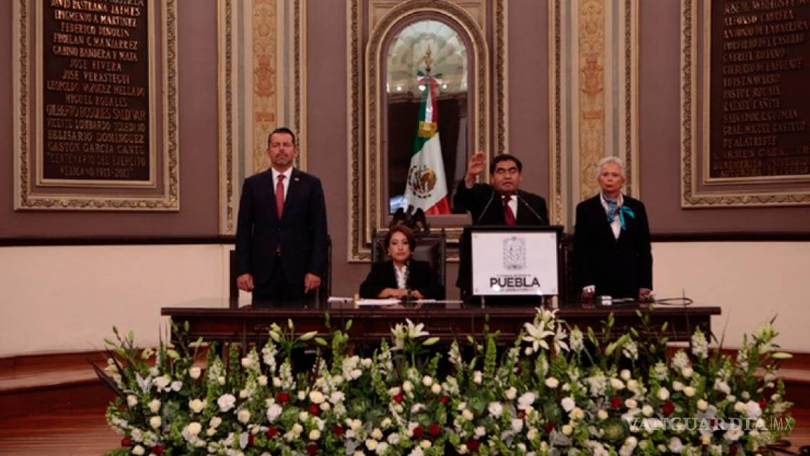 Toma Miguel Barbosa protesta como gobernador de Puebla