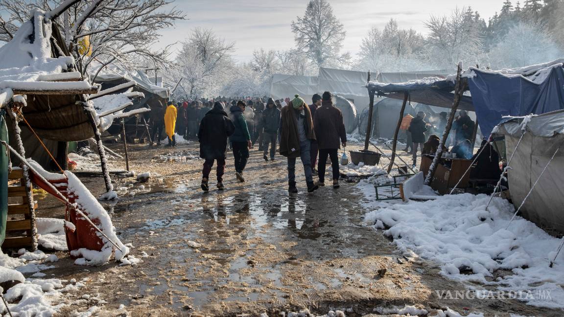 $!Piden autoridades europeas cerrar campo migrante por malas condiciones