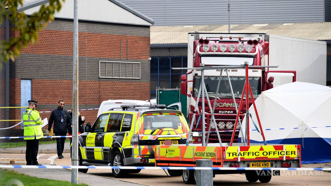 $!Encuentran 39 cadáveres en un contenedor de un camión en Inglaterra