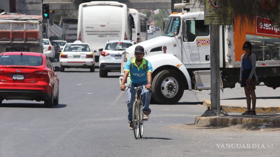 $!¡Sí usan la ciclovía 69 ciclistas saltillenses diarios! Y arriesgan su vida