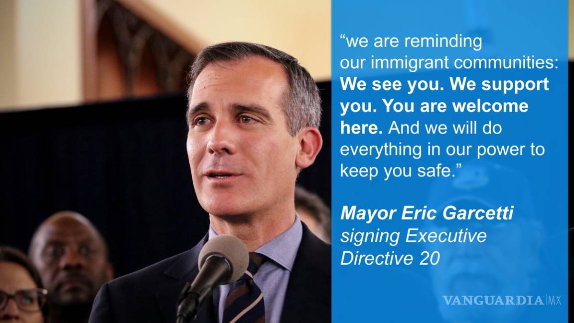 Los Ángeles resistirá a Trump, su alcalde firma orden para proteger a inmigrantes