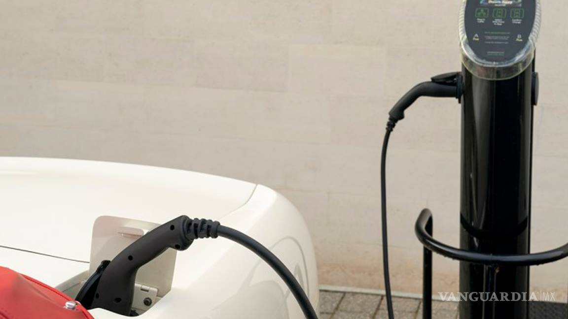 $!Aston Martin ofrece convertir modelos clásicos en coches eléctricos