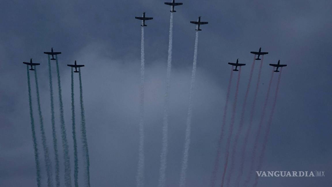 $!En el marco de 214 Aniversario de la Independencia de México, se llevó a cabo el Pase de Revista previo al Desfile Militar en el Zócalo capitalino.