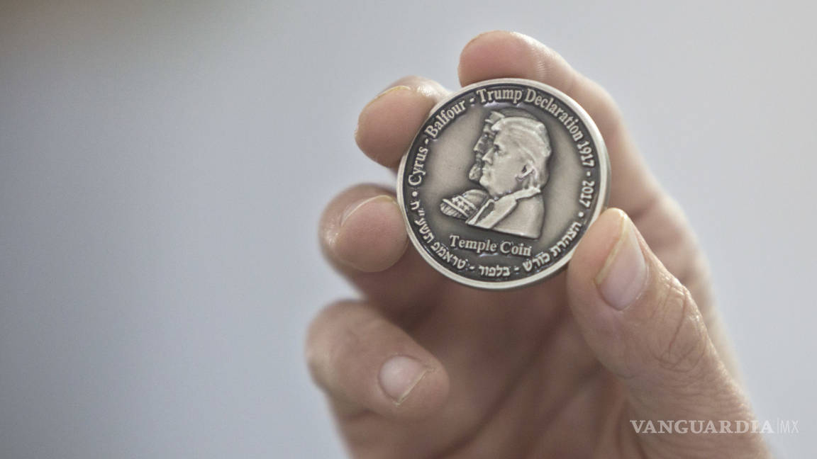 Acuñan una moneda con la imagen de Donald Trump en Jerusalén