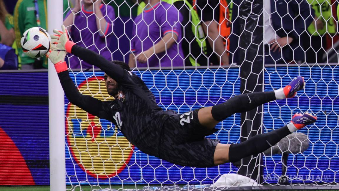 $!Diogo Costa fue el héroe de Portugal atajando los tres penales que cobró Eslovenia.