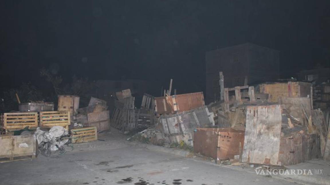 $!Mucha de la basura fue consumida por las llamas.