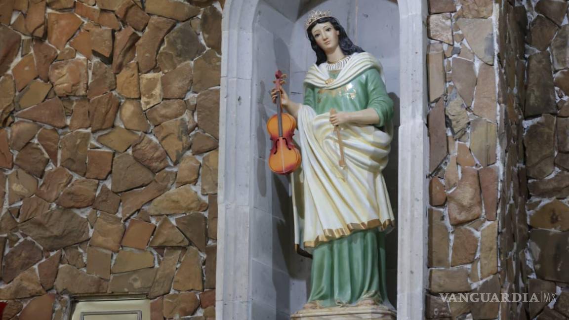 $!La figura de Santa Cecilia preside la celebración que rinde homenaje a quienes han hecho de la música su vida.