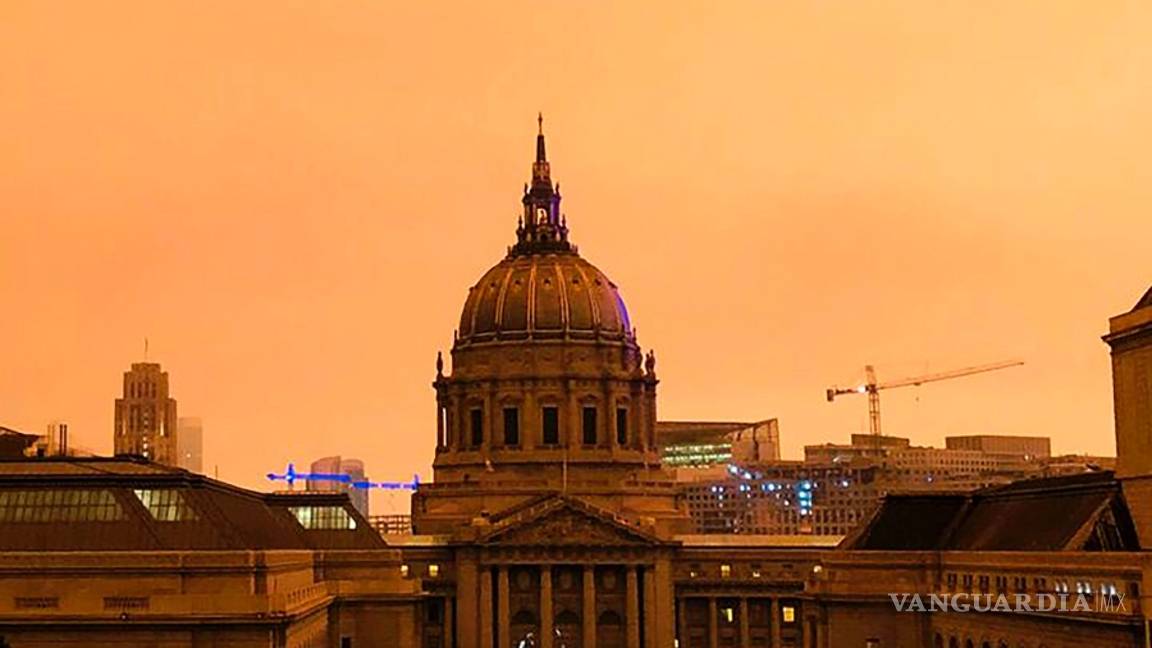 $!Incendios forestales pintan de un color naranja apocalíptico el cielo de San Francisco
