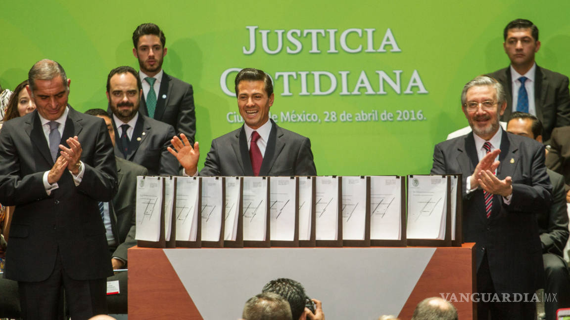Presenta Peña Nieto 12 iniciativas y un decreto para justicia cotidiana