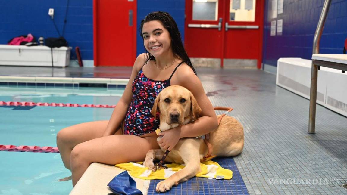 $!Anastasia Pagonis, la nadadora ciega sensación de los Paralímpicos junto a su perro