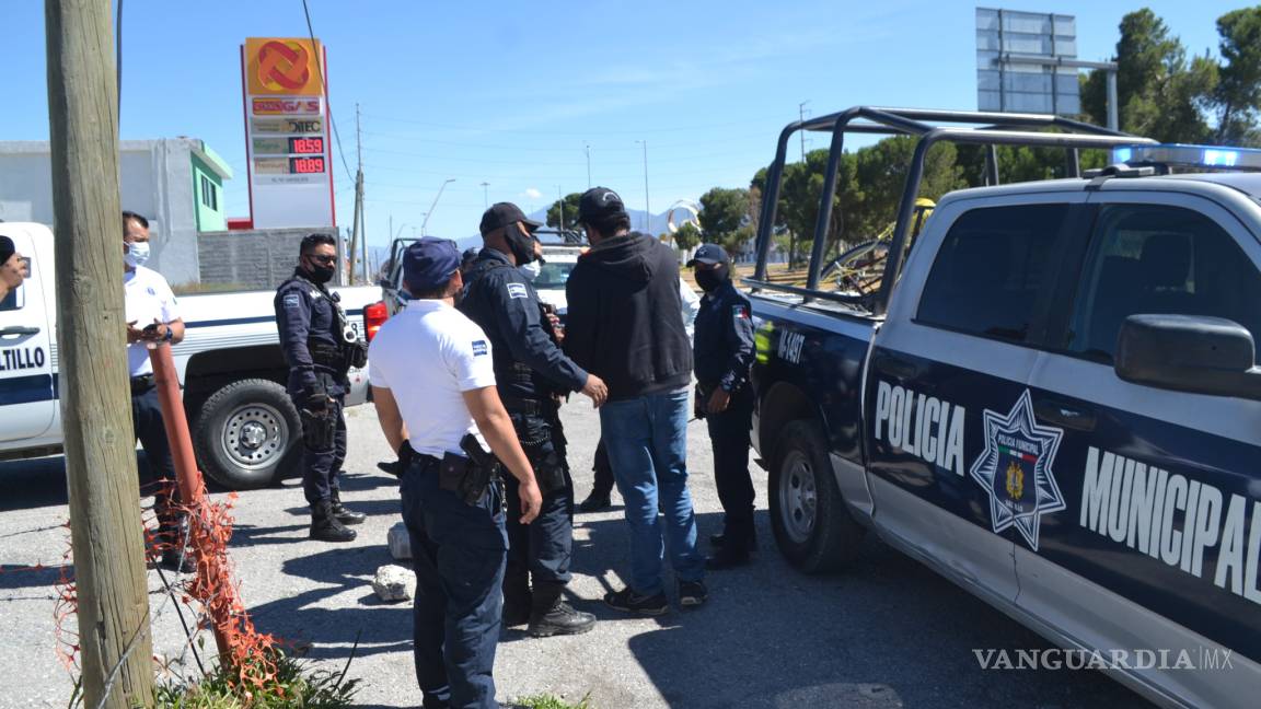Evitan policías suicidio en distribuidor El Sarape