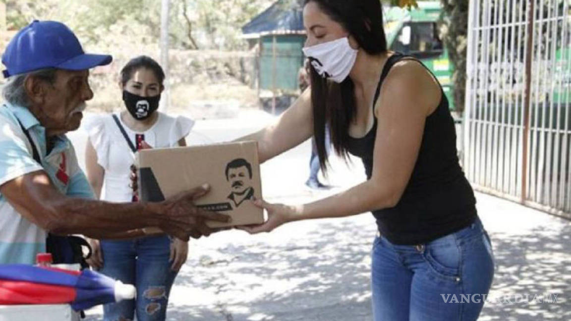 Hija del 'Chapo' Guzmán ignora a autoridades, repartió despensas y juguetes