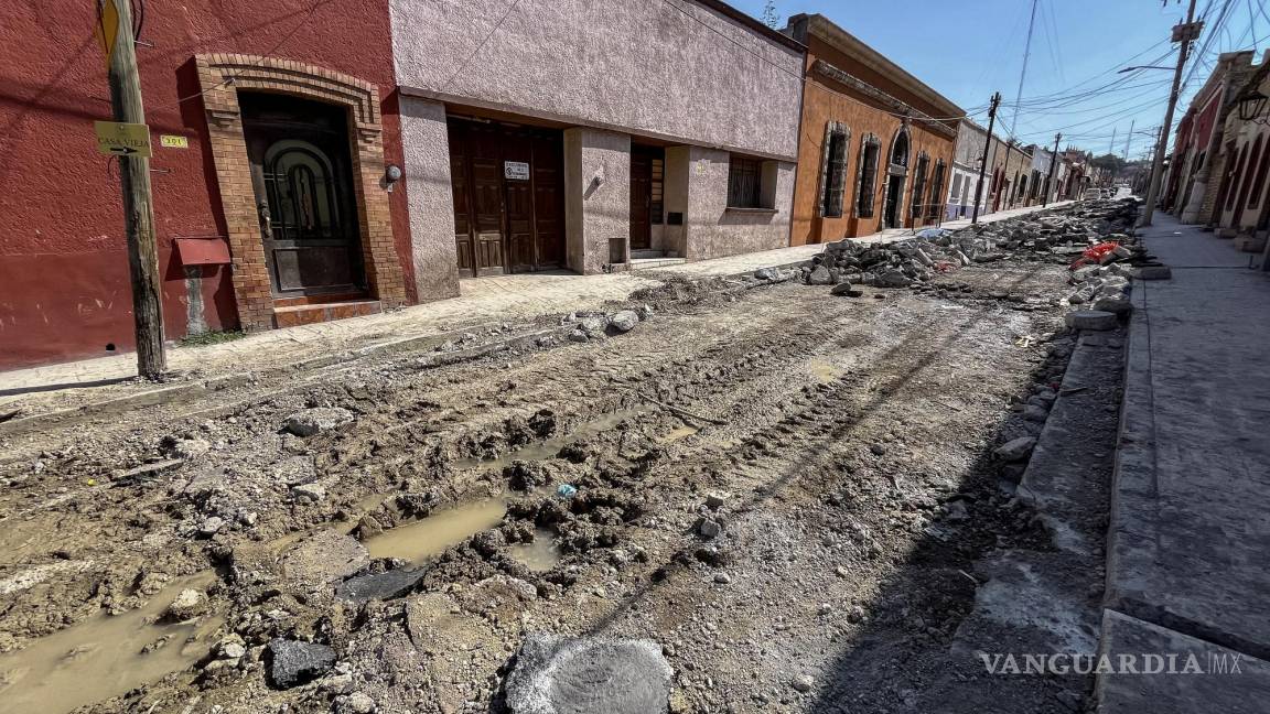 Se reúne Alcalde de Saltillo con vecinos para informar sobre avances en rehabilitación de la calle General Cepeda