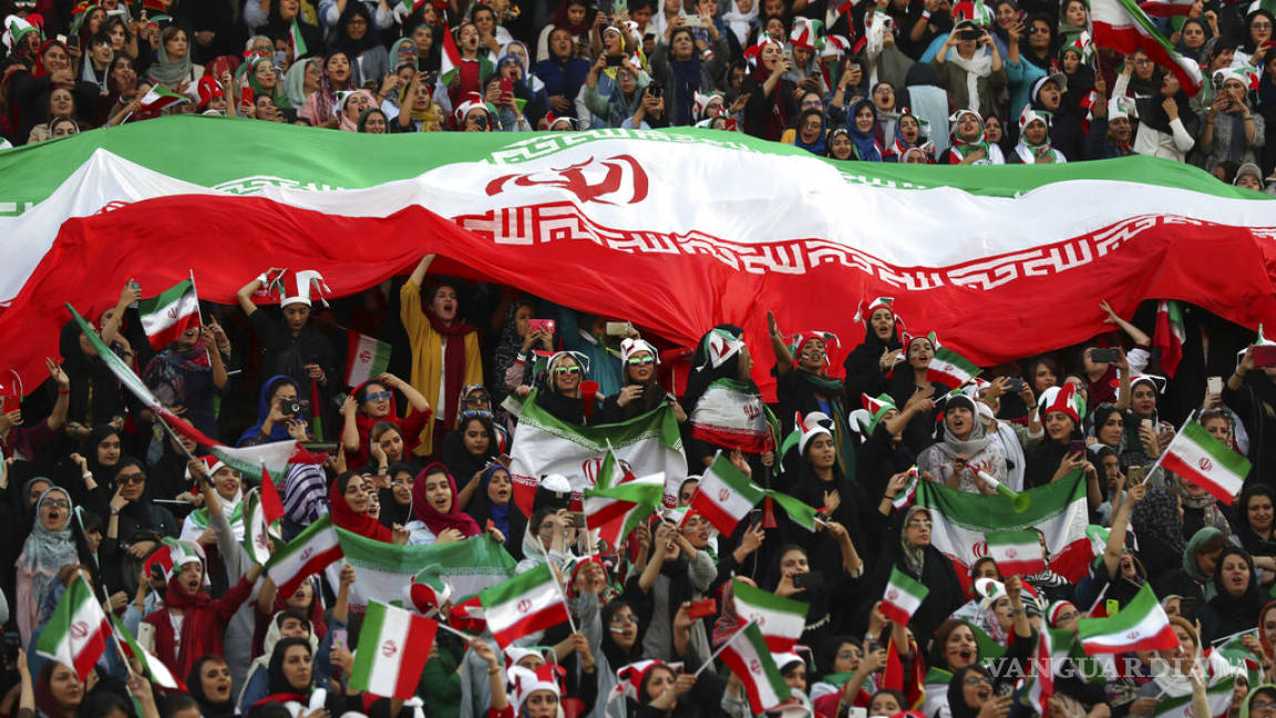 Mujeres de Irán vuelven a los estadios después de 40 años