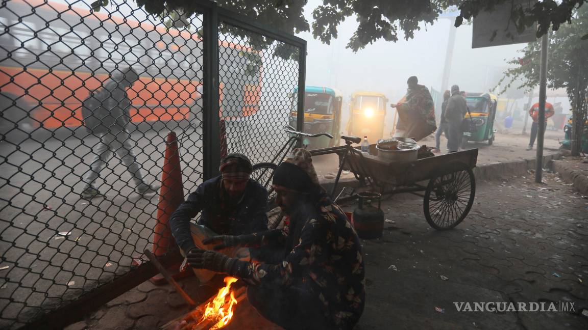 $!Esmog y frío agobian a los habitantes de Nueva Delhi