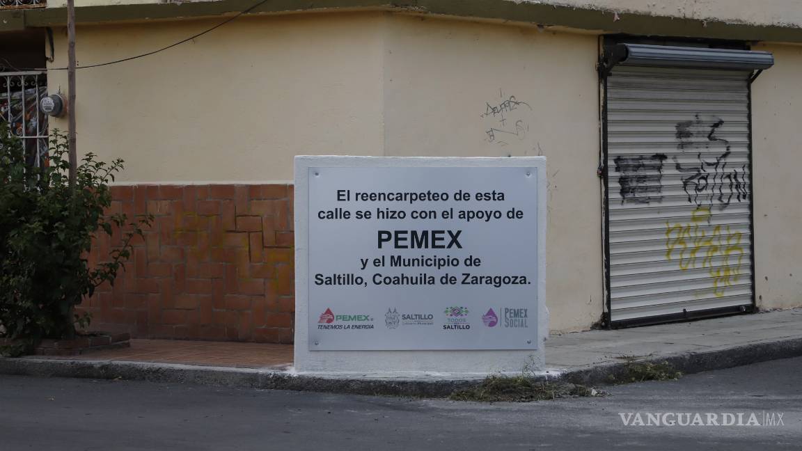 $!Dan crédito a Pemex por recarpeteo de calle en Saltillo