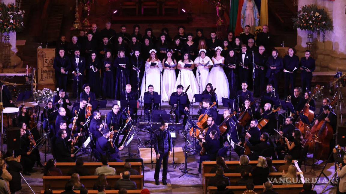 $!La Compañía de Ópera de Saltillo se ha presentado junto a destacados artistas internacionales como el tenor estadounidense Stephen Costello y el tenor italiano Andrea Bocelli, consolidando a la ciudad en el ámbito cultural global.