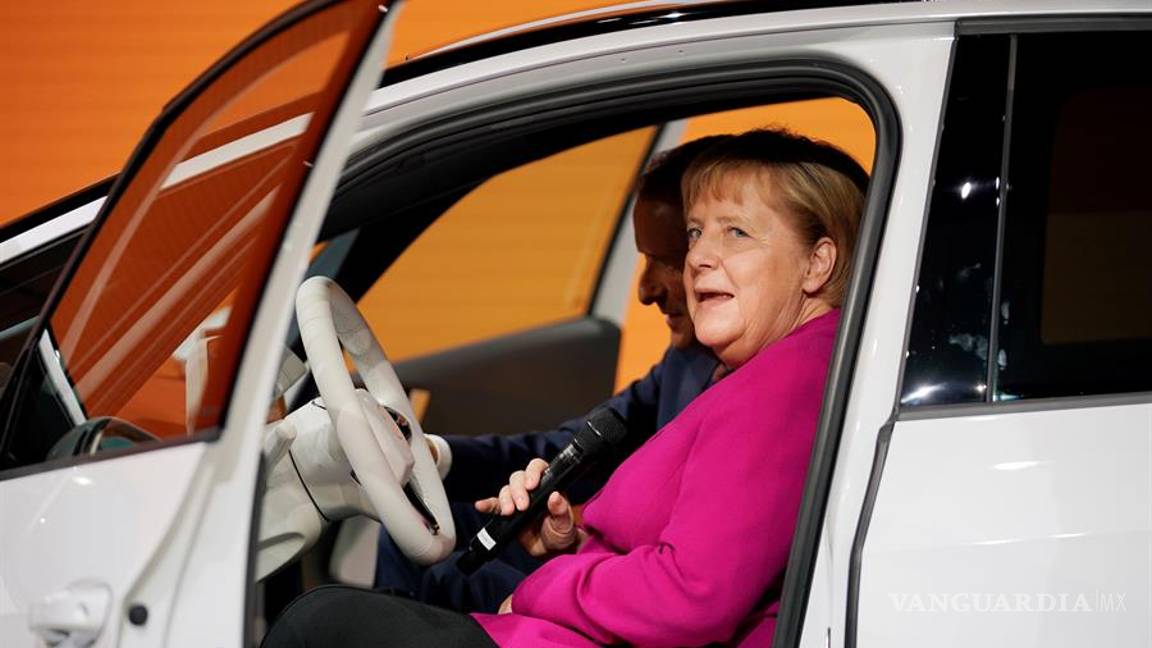 $!Angela Merkel inaugura el Salón Internacional del Automóvil en Frankfurt, no te puedes perder estas imágenes