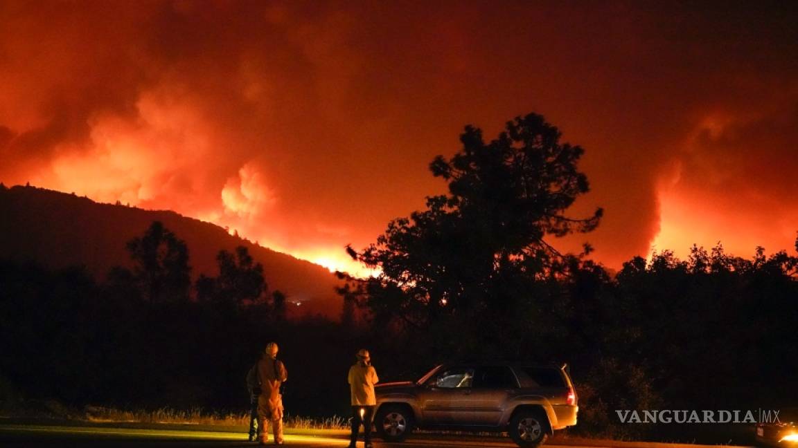 Incendios forestales deja 3 muertos en California y amenaza a miles de casas