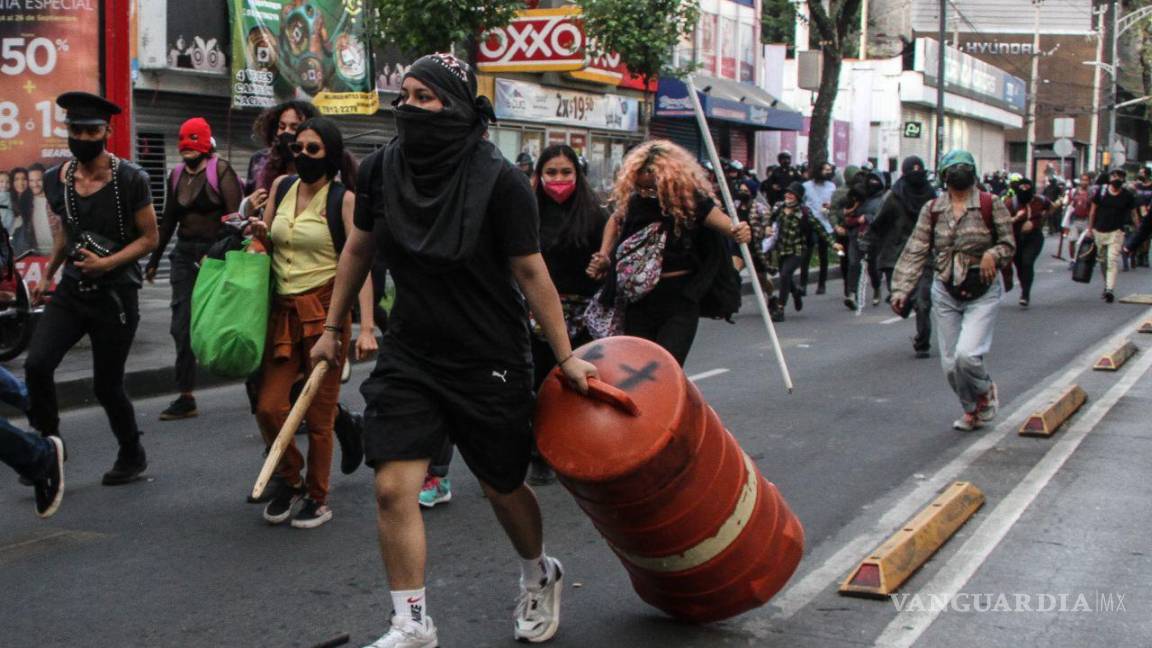 Comunidad LGBT+ protesta tras agresión a vendedores de La Tianguis Disidente en CDMX