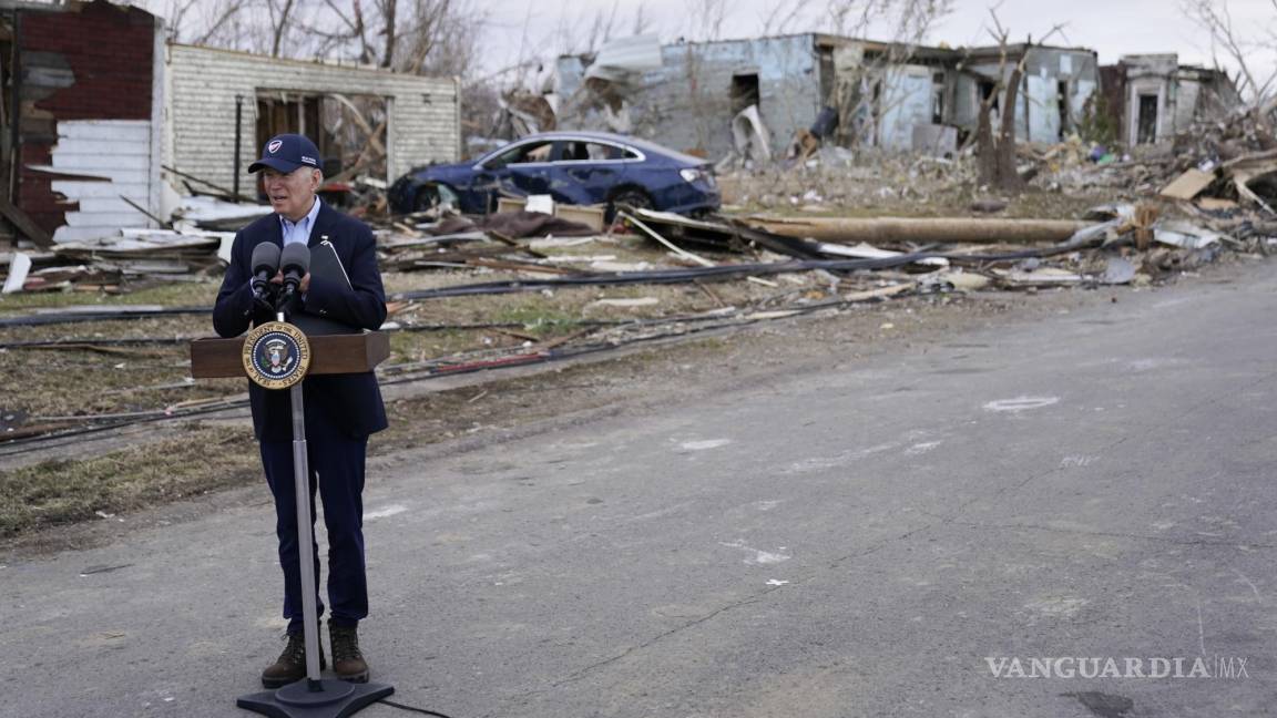 Promete Biden reconstrucción en la zona cero de tornados