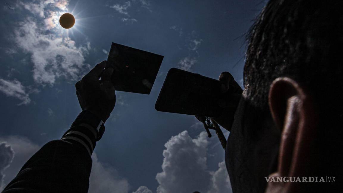Eclipse solar 2024 en México... ¿Te puedes quedar ciego si ves el fenómeno astronómico sin protección?
