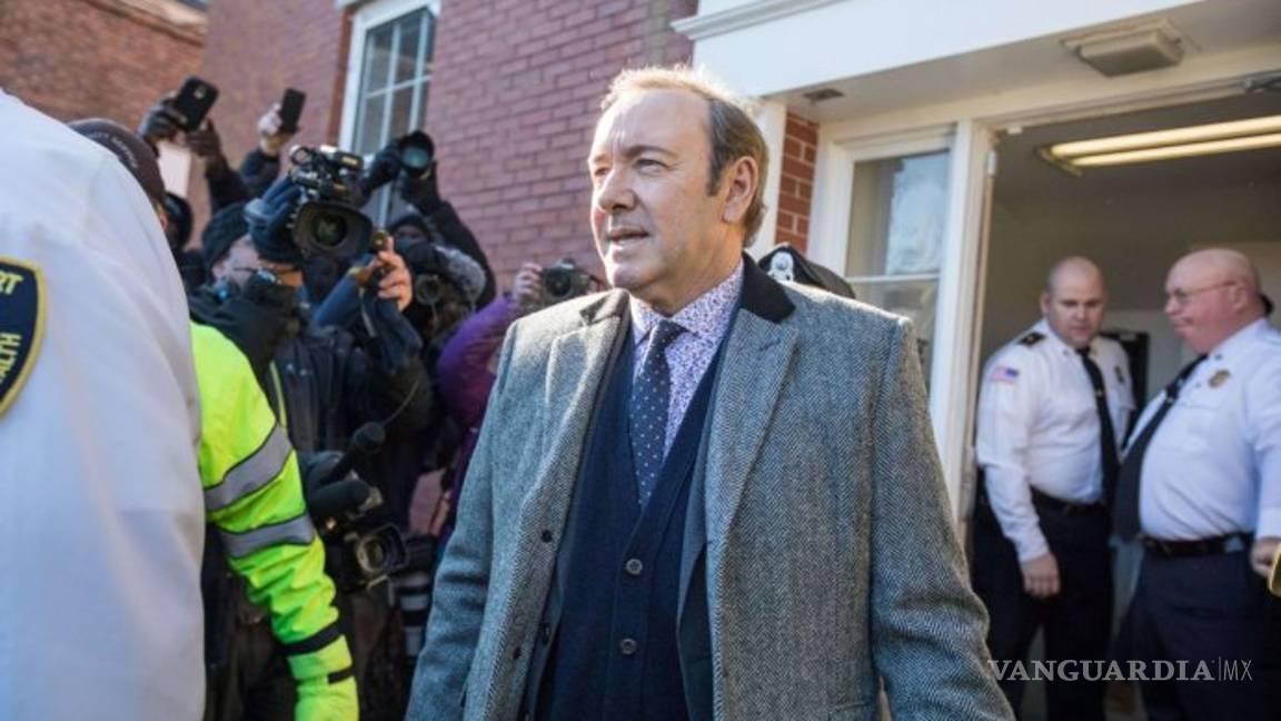 $!Kevin Spacey fue violado por su padre nazi, revela su hermano