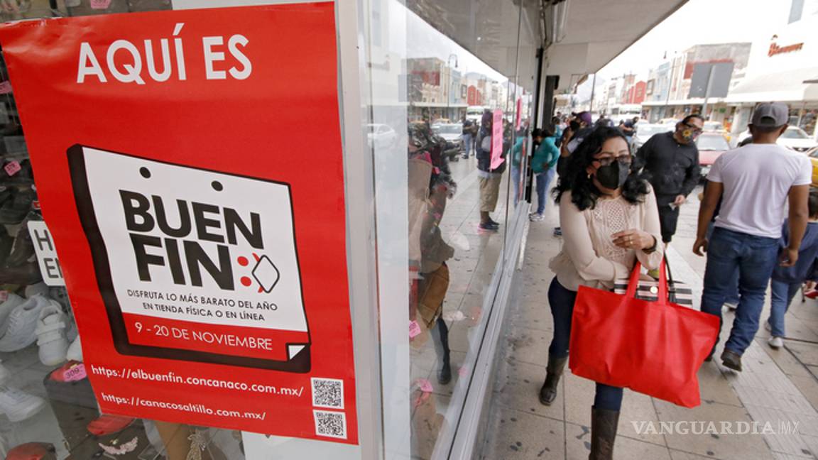$!Algunos clientes sólo ven, “esperan más rebajas”: comercios de Saltillo