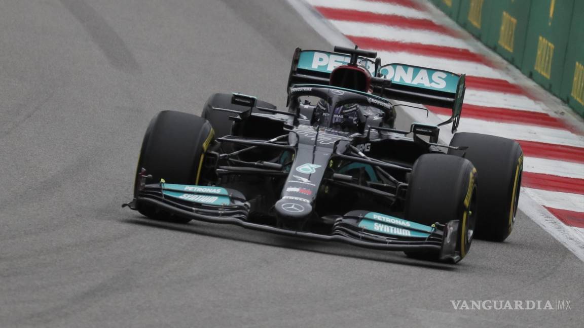 $!El heptacampeón amarró la victoria, pero no todo fueron buenas noticias para él, ya que Verstappen, que partía desde el último puesto, quedó segundo.