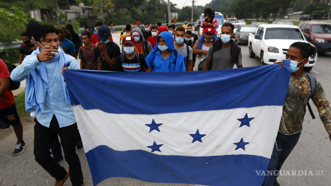 Caravana migrante de Honduras avanza hacia México para llegar a Estados Unidos