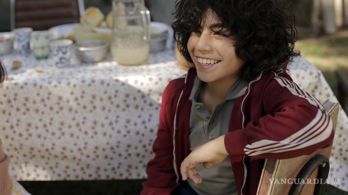 $!En esta imagen difundida por Amazon Prime Video, Juan Cruz como un joven Diego Armando Maradona en una escena de la serie biográfica “Maradona: sueño bendito”. AP/Amazon Prime Video