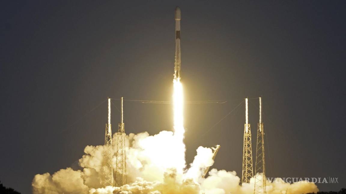 Despega en Florida un cohete de SpaceX con un satélite italiano de vigilancia