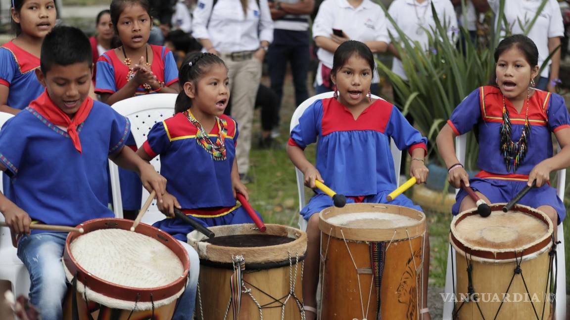 $!Integrantes del grupo musical Ufa Genfa, de la comunidad Cofán del Valle del Guamuéz en La Hormiga, Colombia. EFE/Carlos Ortega