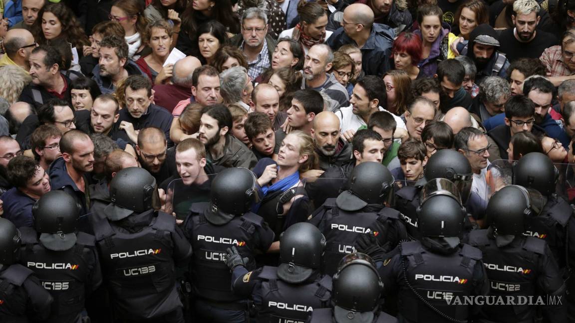 $!Entre altercados, Cataluña sigue votando en un referéndum marcado por irregularidades