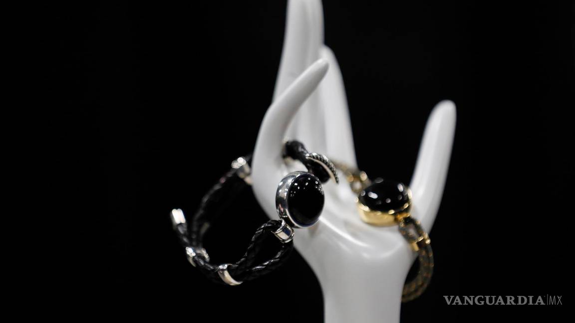 $!La joya MyEli, un brazalete que activa una alarma cuando se está en peligro, notifica a los contactos de emergencia y rastreo GPS. EFE/EPA/Caroline Brehman